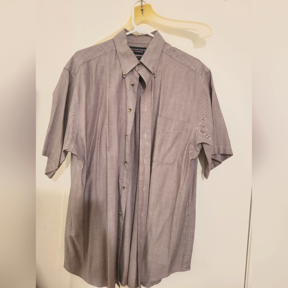 Round tree and Yorke short sleeve button up shirt, large, wrinkle free